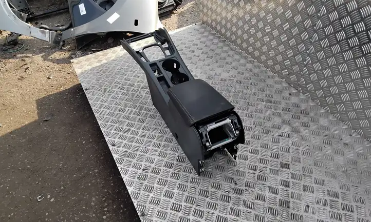 Volkswagen PASSAT B8 (2015 - )  3G0862532 Подлокотник