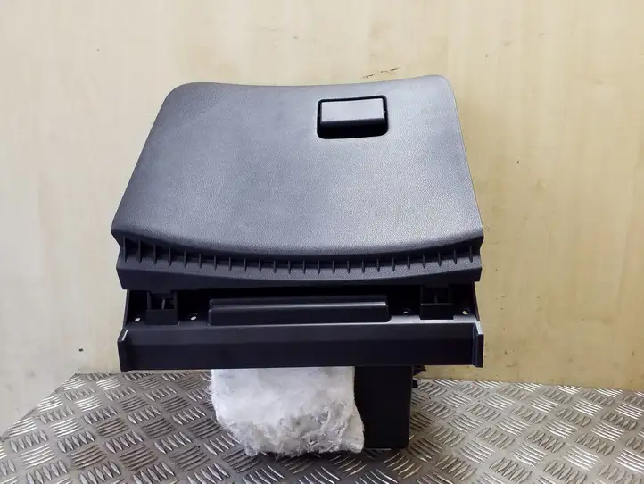 Nissan Juke I F15 (2010 - 2018)   Комплект ящика для вещей (бардачка)