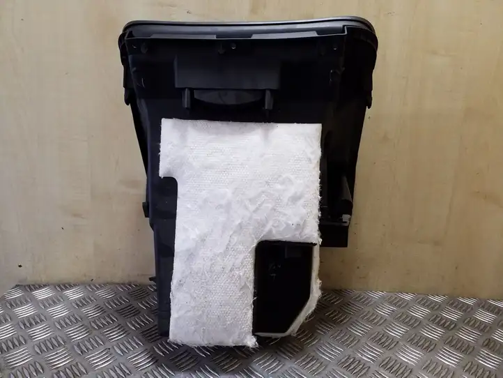 Nissan Juke I F15 (2010 - 2018)   Комплект ящика для вещей (бардачка)