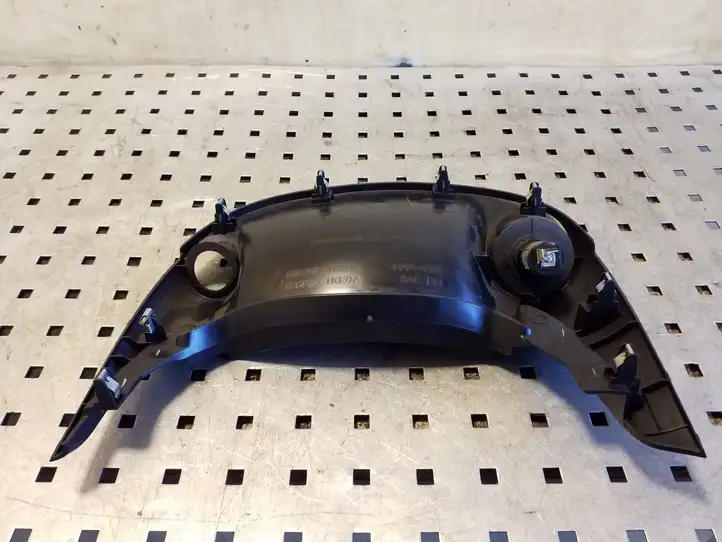 Nissan Juke I F15 (2010 - 2018) 682521KE0A Прочие детали панели — фото 3