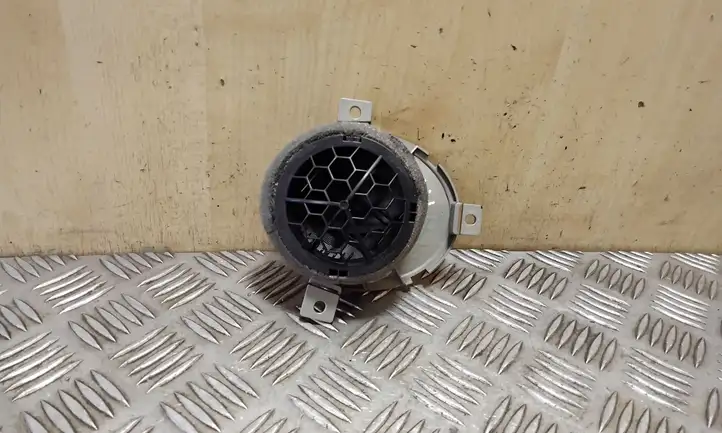 Nissan Juke I F15 (2010 - 2018) 687P400A26 Боковой воздушный дефлектор — фото 2