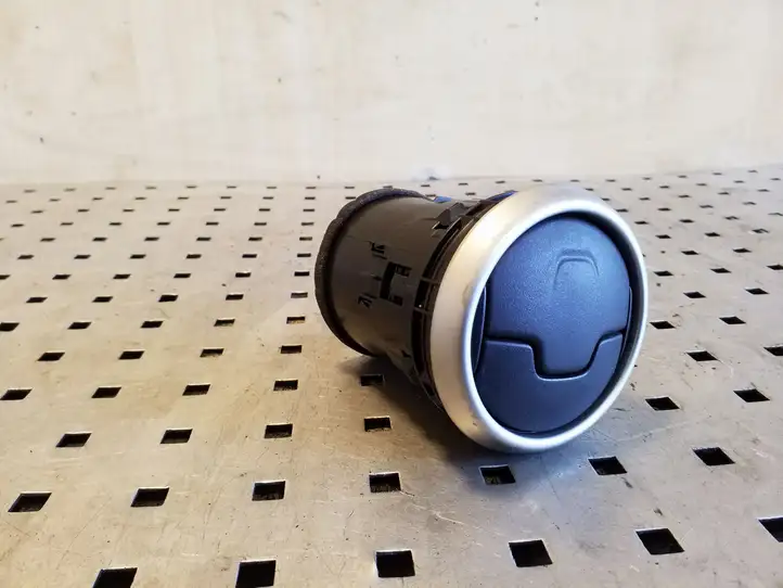 Nissan Qashqai (2006 - 2010) 68760JD10A Боковой воздушный дефлектор — фото 4