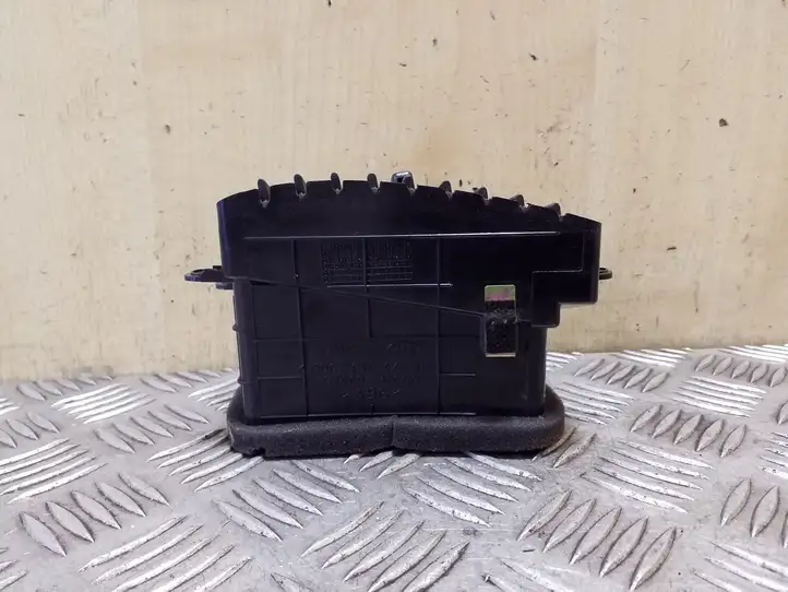 Kia Sorento (2002 - 2006)  974403E000 Центральный дефлектор