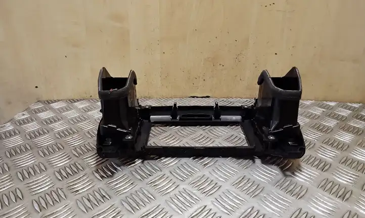 Nissan Juke I F15 (2010 - 2018) 682601KK0A Центральный воздушный дефлектор — фото 2