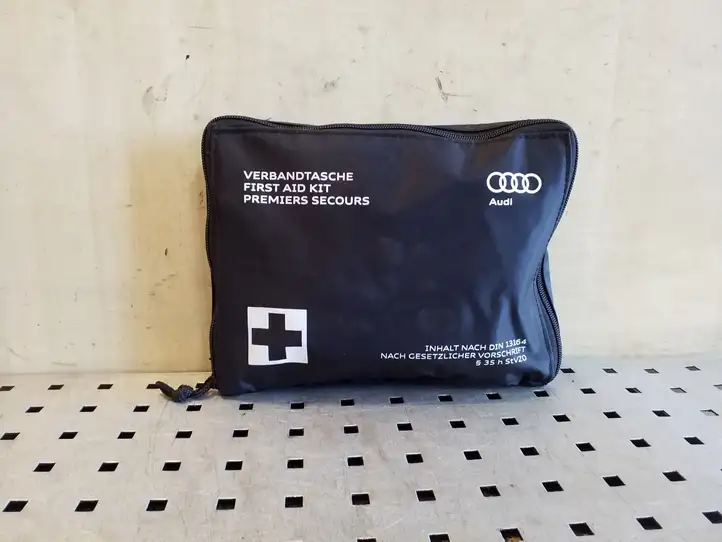 Audi A8 S8 D4 4H (2010 - 2014) 4H0860282B Автомобильная аптечка — фото 3