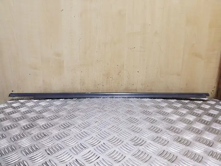 Mitsubishi Outlander (2007 - 2012)   Отделка стекла передней двери