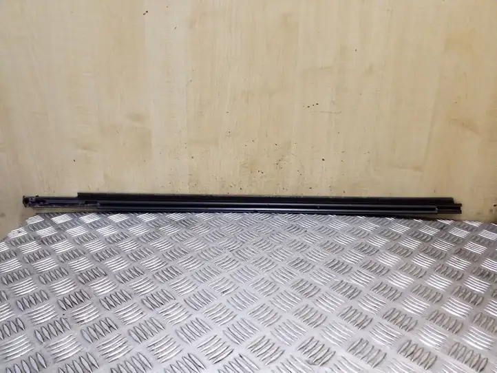 Mitsubishi Outlander (2007 - 2012)   Отделка стекла передней двери