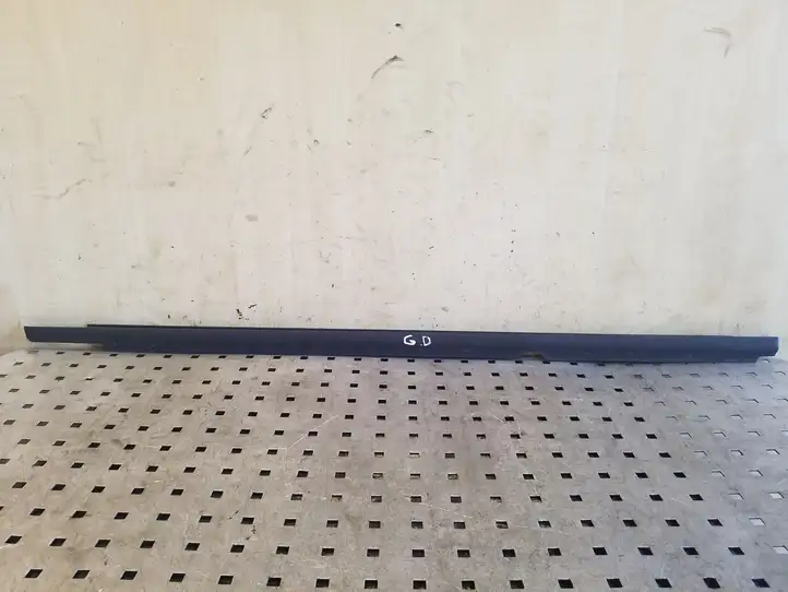 Volkswagen Tiguan (2007 - 2011) 5N0839478A Накладка стекла задней двери — фото 1