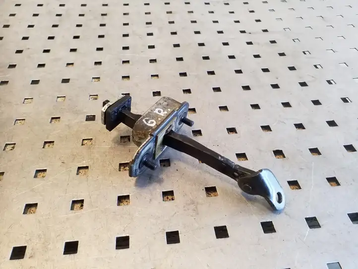 Hyundai ix35 (2009 - 2013)   Ограничитель открывания задней двери