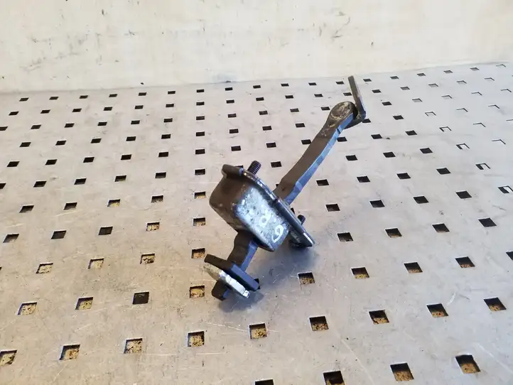 Hyundai ix35 (2009 - 2013)   Ограничитель открывания задней двери