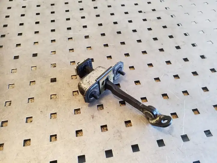 Hyundai ix35 (2009 - 2013)   Ограничитель открывания задней двери