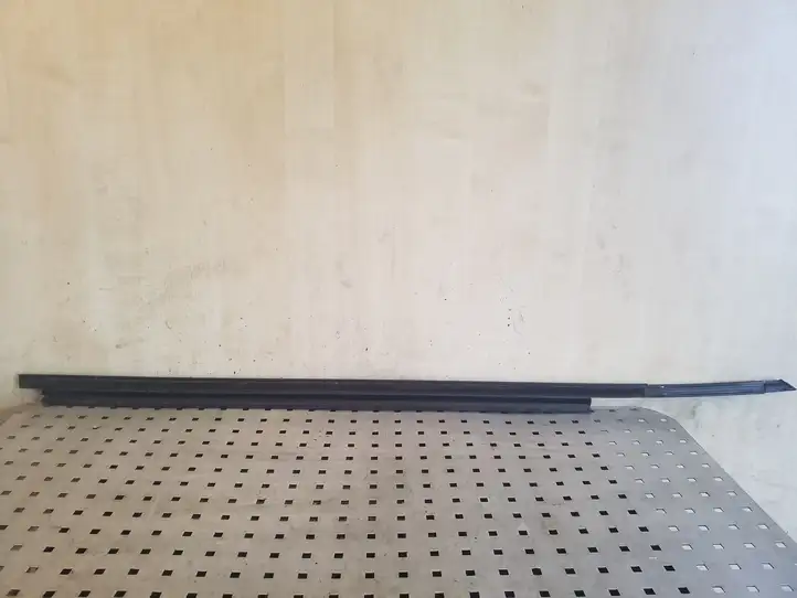Audi S5 8T (2011 - 2016) 8T0853283C Накладка стекла передней двери — фото 2