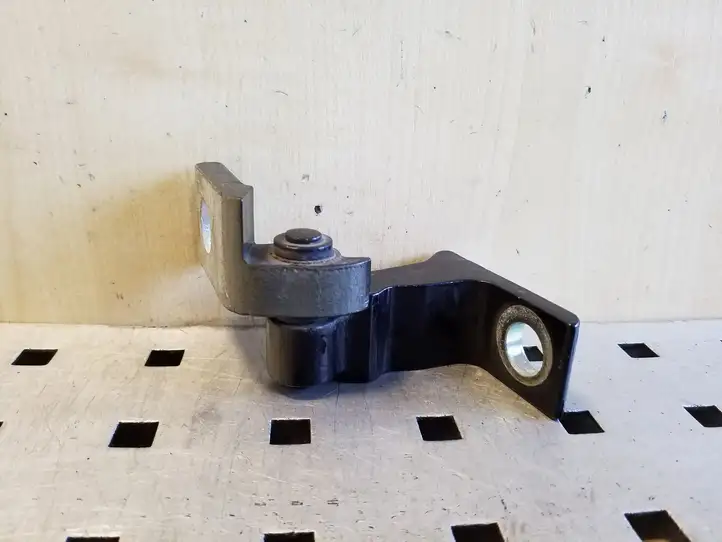 Volkswagen PASSAT B8 (2015 - )  8X0831404E Верхняя петля задней двери