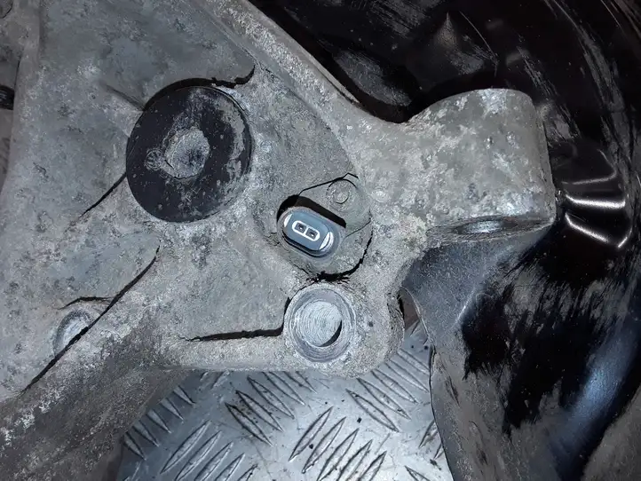 Volkswagen Passat CC (2012 - 2017)  3C0505435F Задний поворотный кулак (ступица, цапфа)