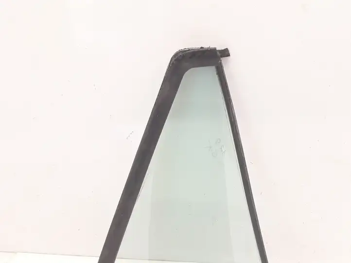 Peugeot 406 (1999 - 2006)  43R000929 Маленькое стекло 