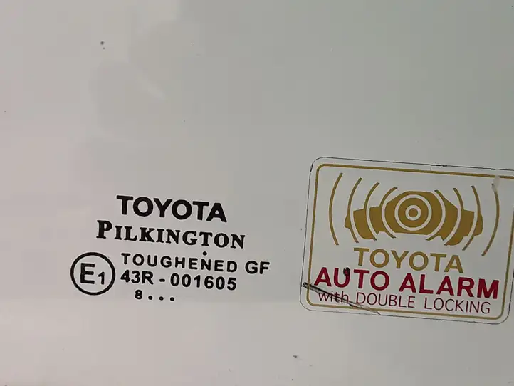 Toyota Avensis T270 (2009 - 2012) 43R001605 Стекло передней двери — фото 2