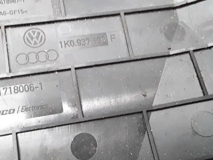 Seat Toledo III (5P) (2004 - 2009) 1K0937132F Крышка ящика предохранителей — фото 7
