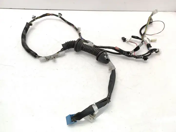 Toyota Avensis T270 (2009 - 2012)  8215205680D Проводка передних дверей