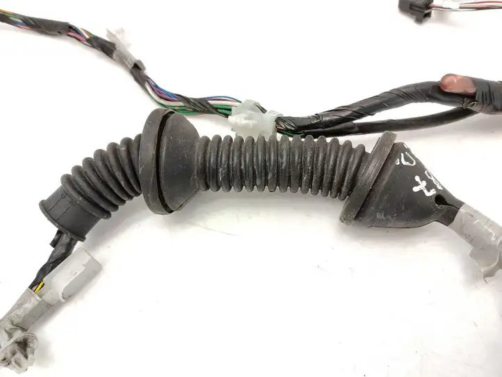 Toyota Avensis T270 (2009 - 2012)  8215205680D Проводка передних дверей