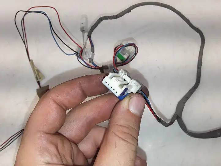 Toyota Avensis T270 (2009 - 2012)  2464900072 Другой проводник