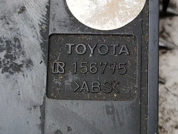 Toyota Avensis T250 (2006 - 2009) 156795 Включатель открытия топливного бака — фото 2