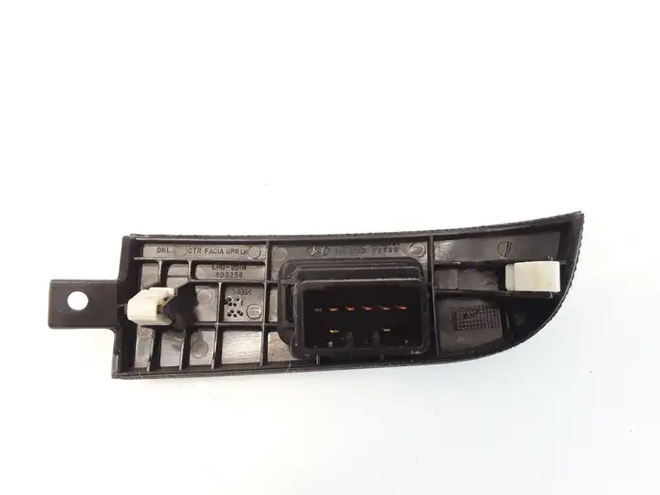Hyundai Sonata (2003 - 2007) 803258 Включатель аварийных фонарей — фото 4