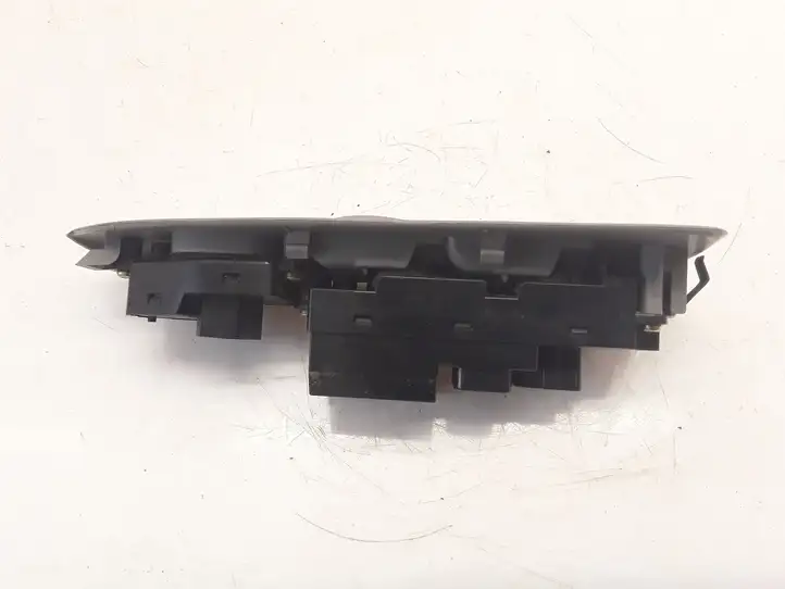 Mazda Premacy (1999 - 2005) C8HD135 Кнопка стеклоподъемников — фото 8