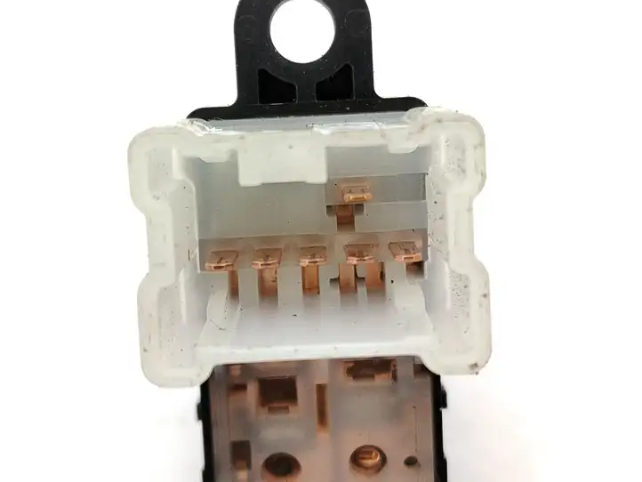 Nissan Navara D23 (2015 - )   Кнопка стеклоподъемников