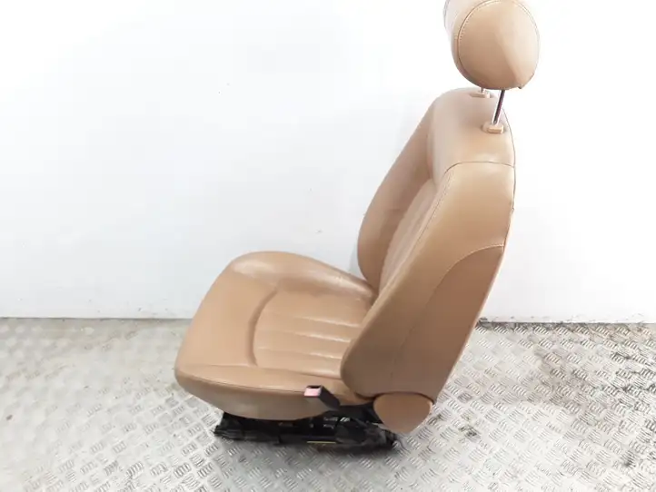 Jaguar X-Type (2001 - 2008)   Переднее сиденье пассажира