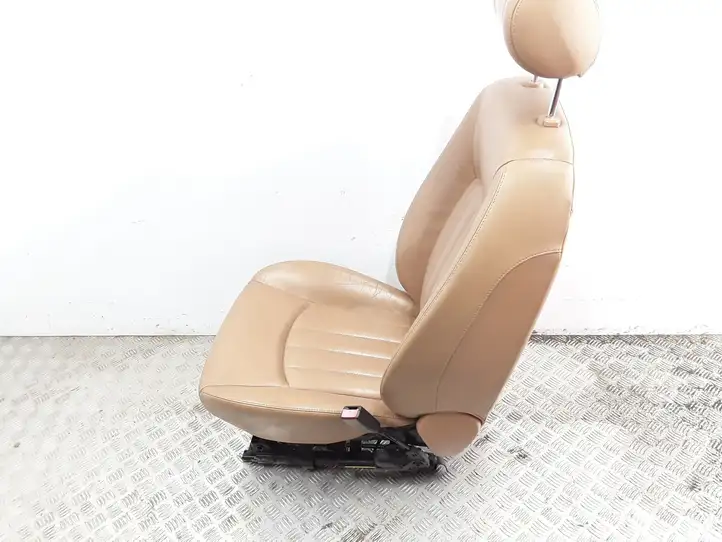 Jaguar X-Type (2001 - 2008)   Переднее сиденье пассажира