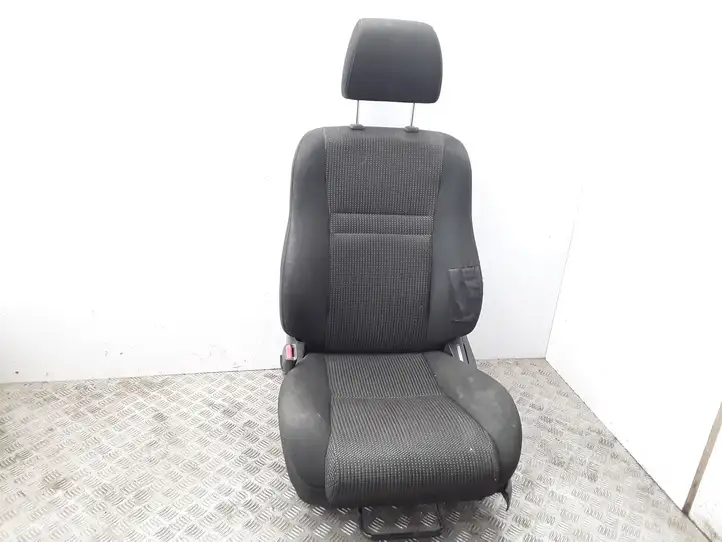 Toyota Avensis T250 (2006 - 2009) Переднее сиденье водителя — фото 1