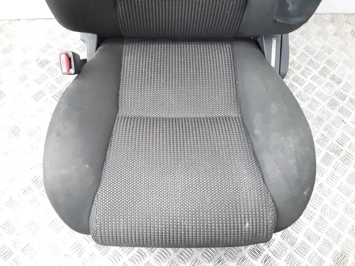 Toyota Avensis T250 (2006 - 2009) Переднее сиденье водителя — фото 4