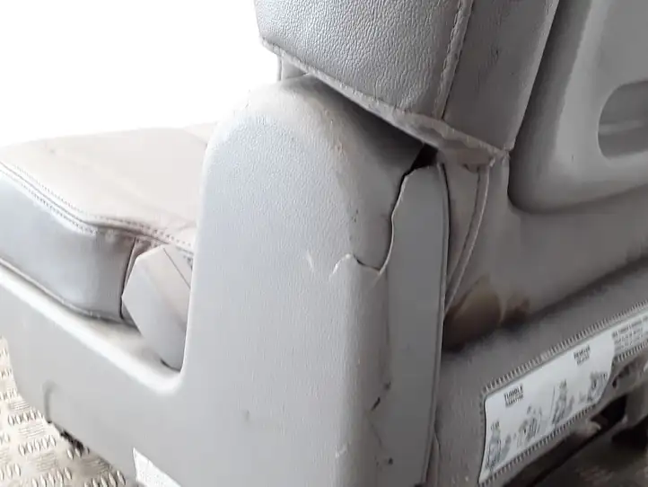 Kia Carnival (2006 - 2014) Третий ряд сидений — фото 3