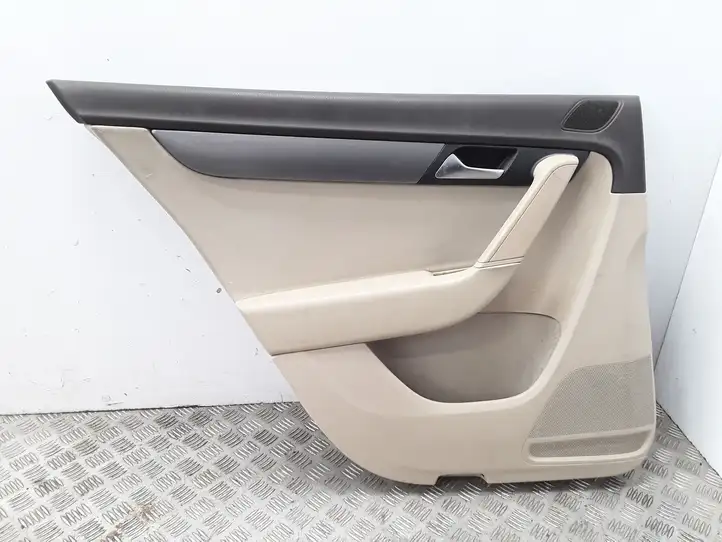 Volkswagen PASSAT B7 (2011 - 2014) 3AE867211 Обшивка задней двери — фото 1