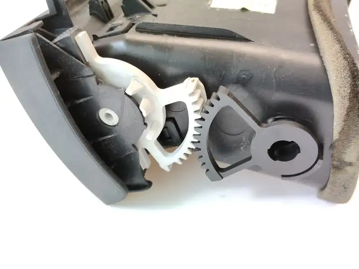 Toyota Avensis T250 (2006 - 2009) 8221 Боковой воздушный дефлектор — фото 2