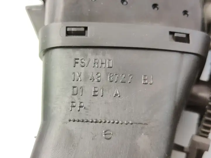 Jaguar X-Type (2001 - 2008)  1X430727BJ Боковая воздушный дефлектор