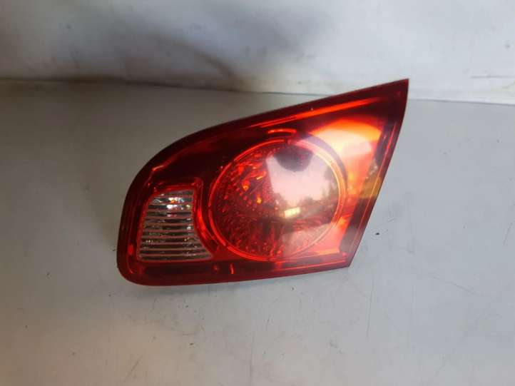Hyundai Santa Fe (2005 - 2009)   Задний фонарь в крышке багажника