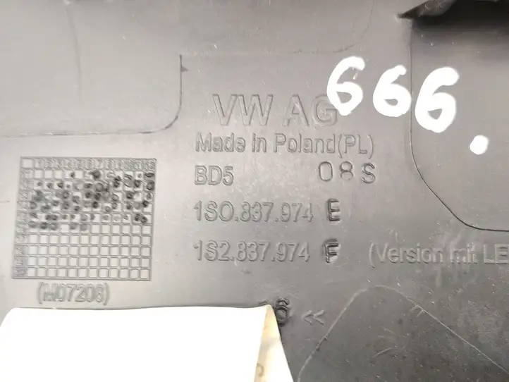 Volkswagen up! (2011 - )  1S0837974E Пластиковая отделка зеркала