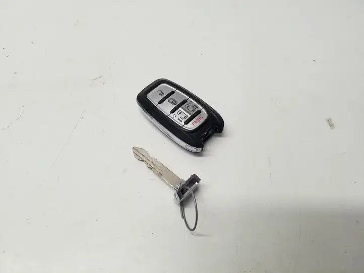 Chrysler Pacifica (2016 - ) Ключ зажигания — фото 1