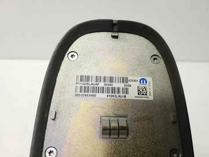 Chrysler Pacifica (2016 - ) GPS антенна — фото 4