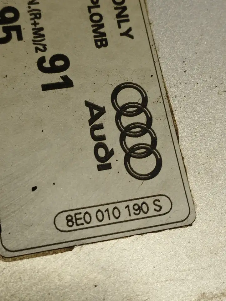 Audi A4 S4 B7 8E 8H (2004 - 2009) 8E0010190S Крышка топливного бака — фото 2