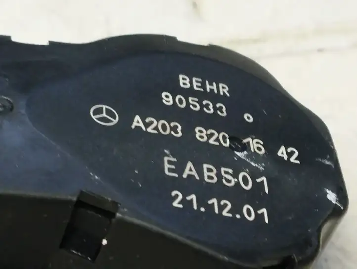 Mercedes-Benz C W203 (2000 - 2007) A2038201642 Двигатель задвижки потока воздуха — фото 2