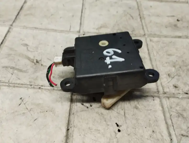 Nissan Primera (2001 - 2008)  3T05030820 Двигатель задвижки потока воздуха