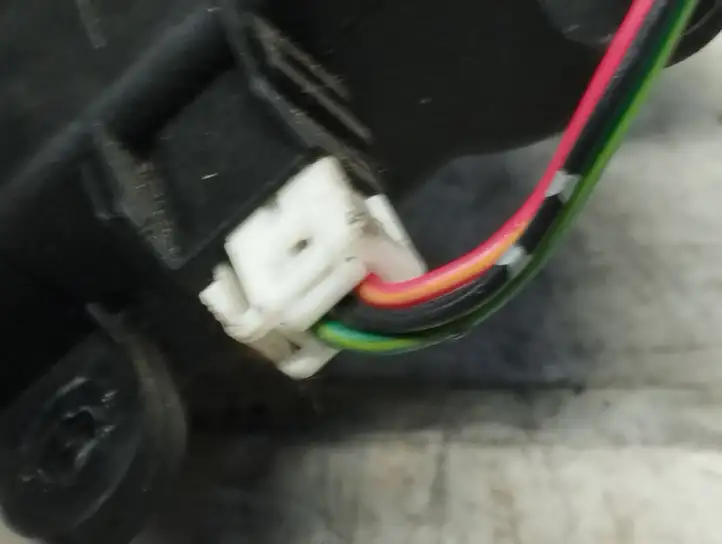 Nissan Primera (2001 - 2008)  3T05030820 Двигатель задвижки потока воздуха