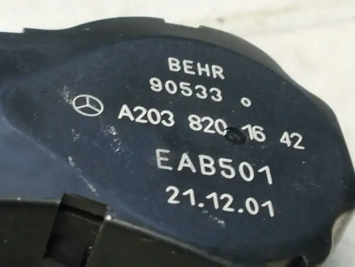 Mercedes-Benz C W203 (2000 - 2007) A2038201642 Двигатель задвижки потока воздуха — фото 2