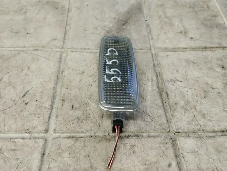 Audi A6 (2004 - 2008)  4D0947105A Другой фонарь салона