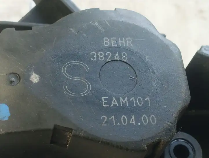 Volvo S80 (1998 - 2004) 38248 Двигатель задвижки потока воздуха — фото 2