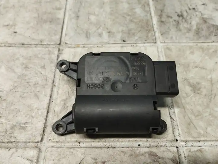 Volkswagen Tiguan (2007 - 2011) 1K0907511 Двигатель задвижки потока воздуха — фото 1