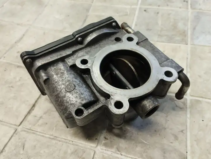 Mazda 5 (2005 - 2010) RF7J136B0 Дроссельная заслонка — фото 4