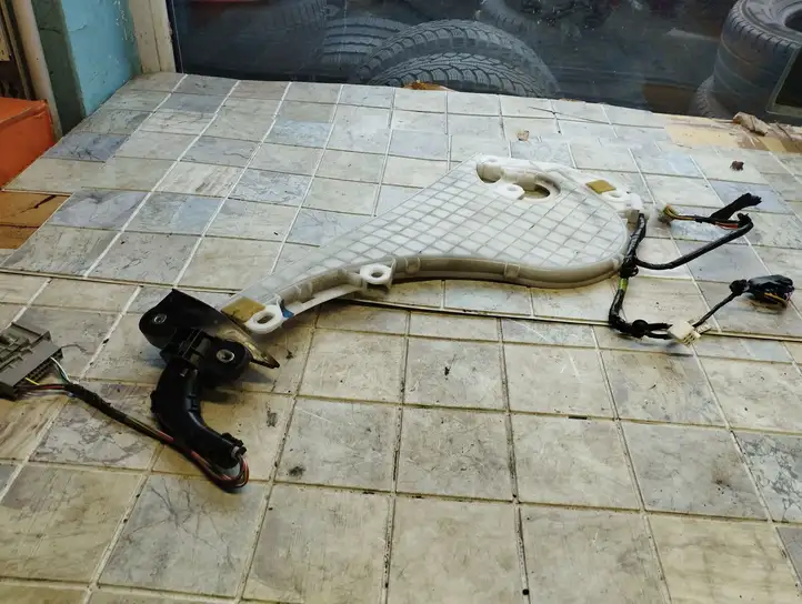 Mazda 5 (2005 - 2010) Проводка раздвижной двери — фото 4